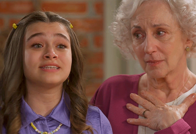 julieta e clara chorando