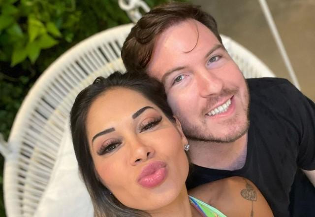 Maíra Cardi e Thiago Nigro tiram selfie juntos sorrindo