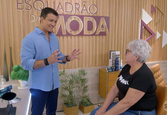 Rodrigo Cintra e a participante Núria durante o Esquadrão da Moda.