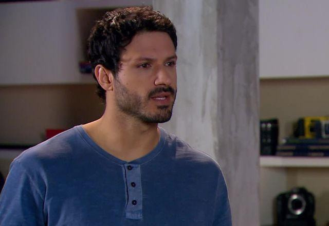 Marcelo com expressão de revoltado