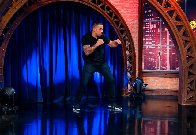 Fabricio Werdum durante o The Noite.