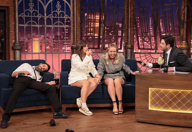 Tata Estaniecki, Bruna Unzueta e Danilo Gentili durante o The Noite.