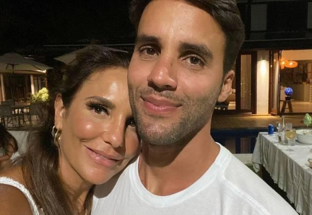 Ivete Sangalo tira selfie com Daniel Cady