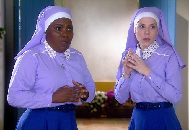 Irmã Cecília e Irmã Fabiana com expressão de assustada