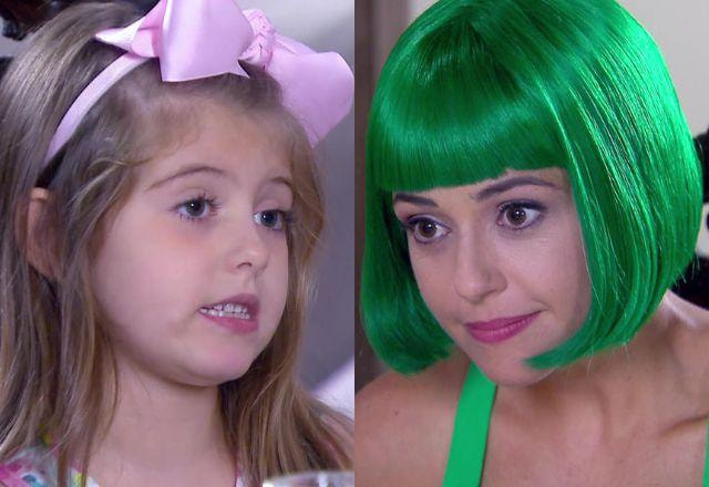 Na montagem aparece Dulce Maria com carinha de sapeca do lado esquerdo, e Estefânia com expressão de não saber o que falar do lado direito