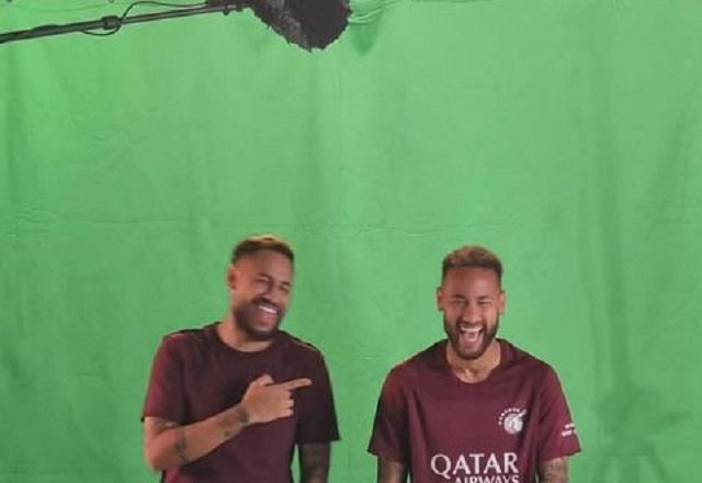 Neymar e sósia posam pra foto em campanha publicitária