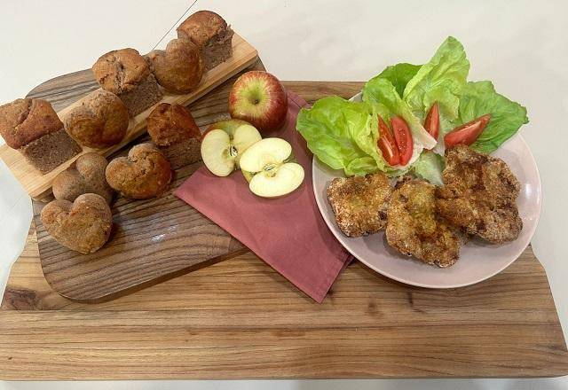 Muffin de maçã e filé mignon suíno à milanesa