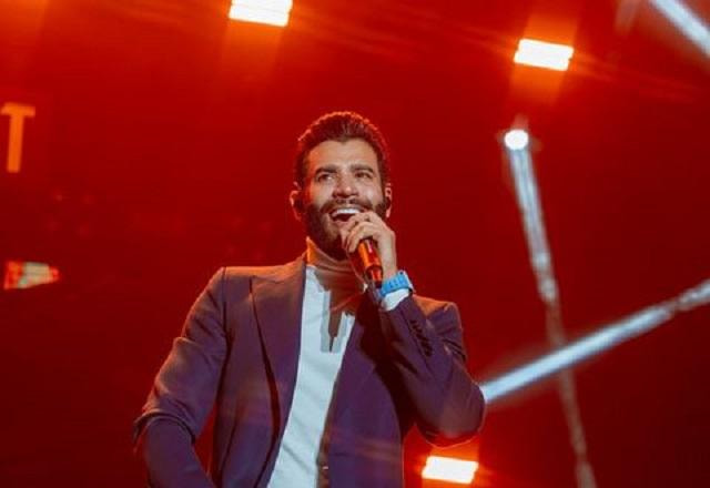 Gusttavo Lima cantando em foto