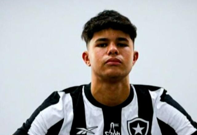 Bruninho Samudio com a camisa do Botafogo