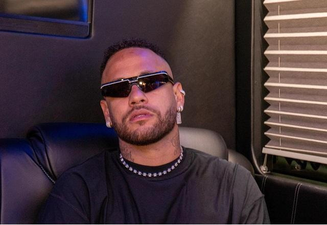 Neymar posa para foto