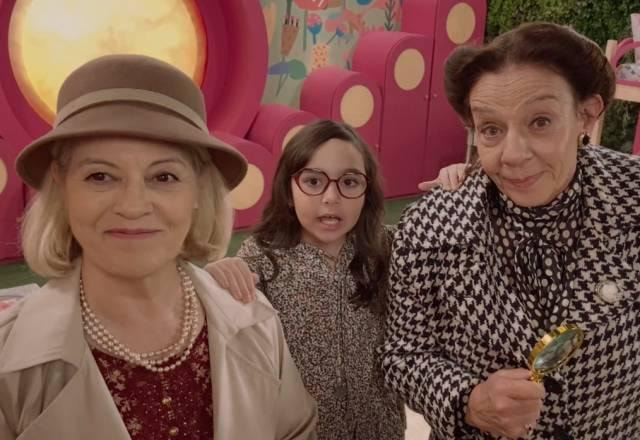 Shirley, Wanda e Isadora olham para Anna atentas