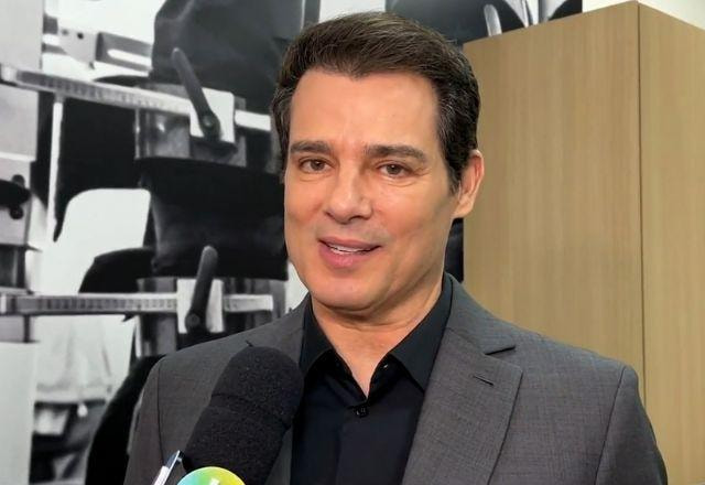 Celso Portiolli sendo entrevistado na AACD