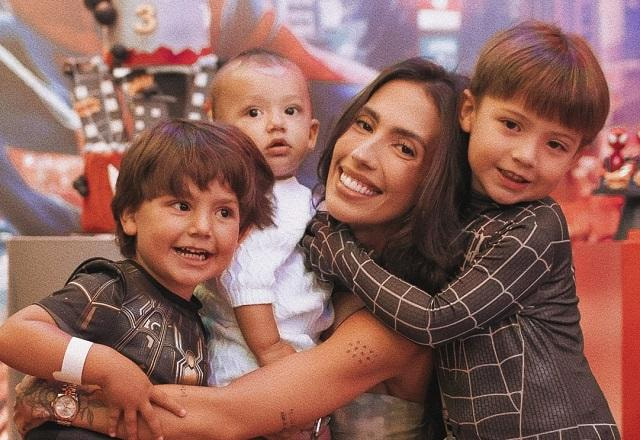 Gabi Brandt com os três filhos