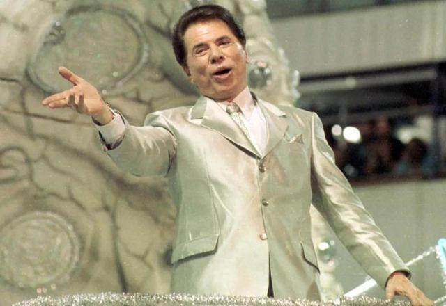 Silvio Santos no carro alegórico da Tradição