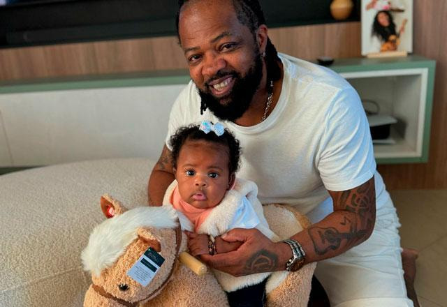 Xande de Pilares e filha