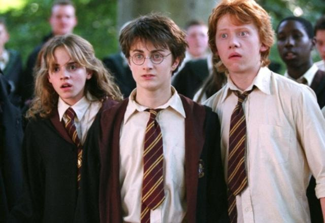 Os atores Daniel Radclife, emma watson e Rupert Grint nos papéis de Harry Potter, Hermione e Rony Weasley