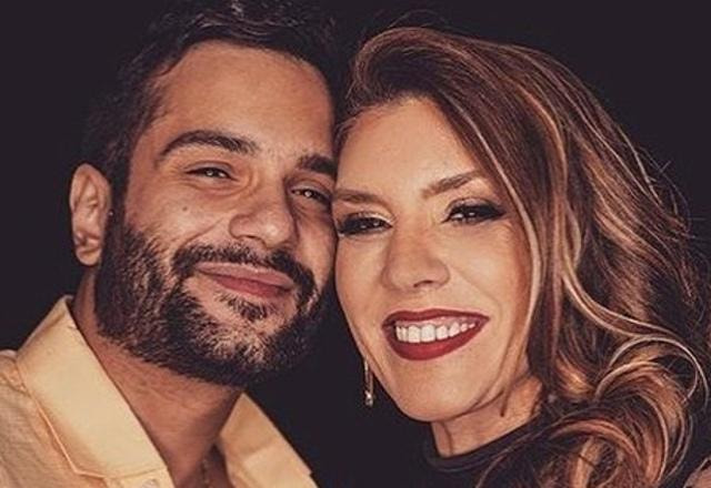 Imagem de Simony junto com Felipe Rodriguez bem próximo e sorrindo