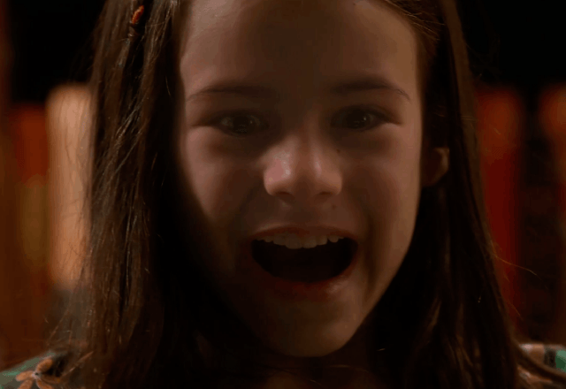 Anna surpresa com a fechadura