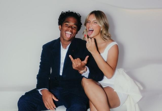 Foto de Endrick e sua esposa Gabriely Miranda, juntos em fotos de seu casamento