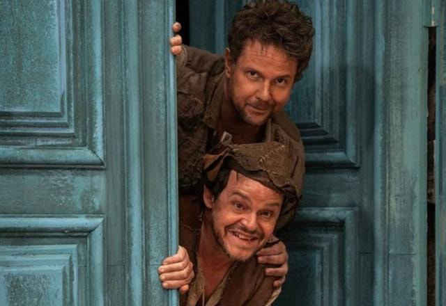 Foto dos atores Selton Melo e Matheus Nachtergaele interpretando os personagens Chicó e João Grilo, do filme Auto da Compadecida 2