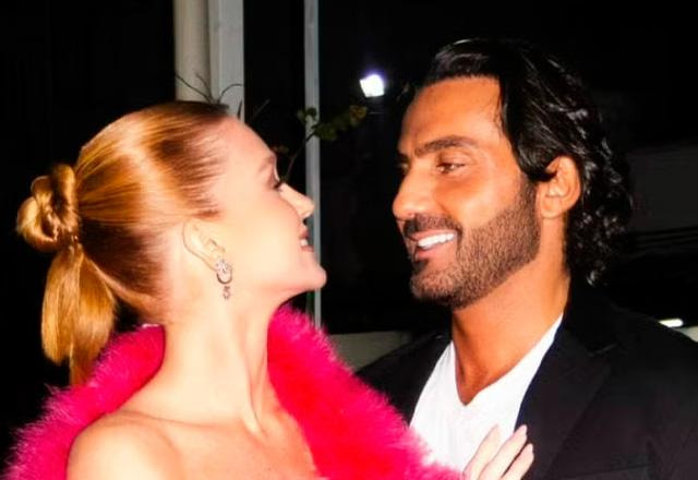 Marina Ruy Barbosa e Abdul Fares posam juntos para foto.