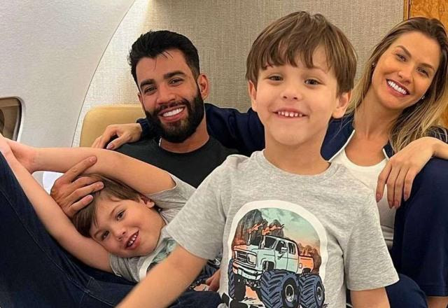 Foto de Gusttavo Lima com Andressa Suita junto com seus filhos Samuel e Gabriel