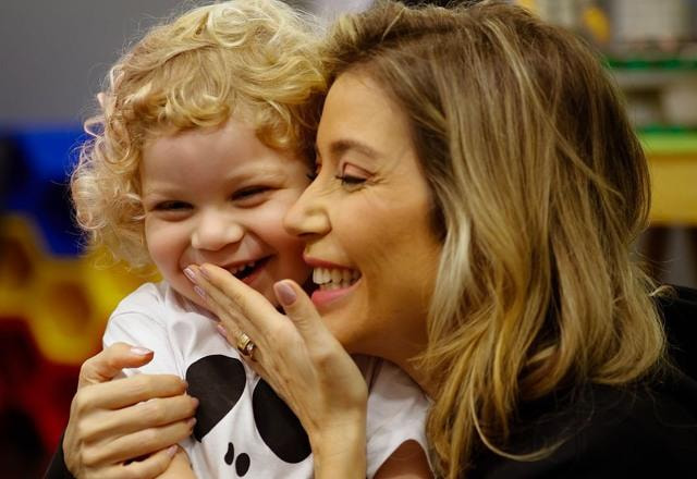 Foto de Luiza Possi com seu filho Matteo em sua festa de aniversário de 3 anos