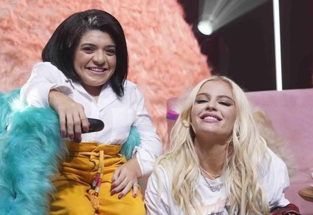 Foto de Pequena Lô com Luisa Sonza, juntas em um programa