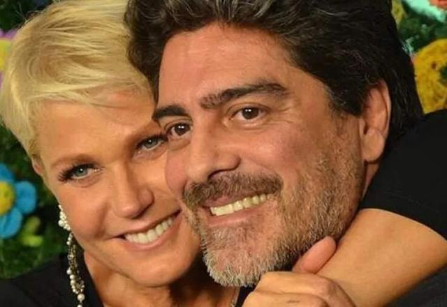 Foto de Xuxa abraçada com o esposo Junno Andrade