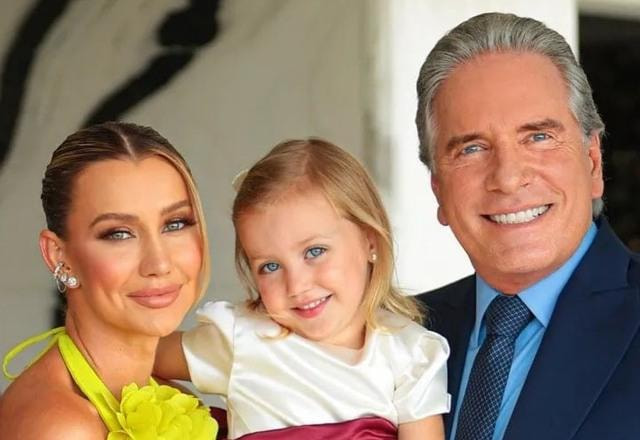 Foto de Roberto Justus junto com sua filha Vicky e sua esposa Ana Paula Siebert