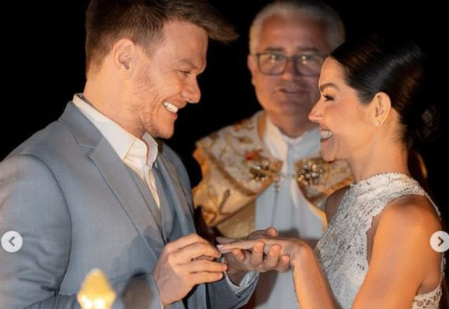 Foto de Thais Fersoza junto com Michel Teló em sua renovação de votos