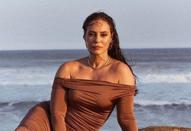 Paolla Oliveira posa para foto