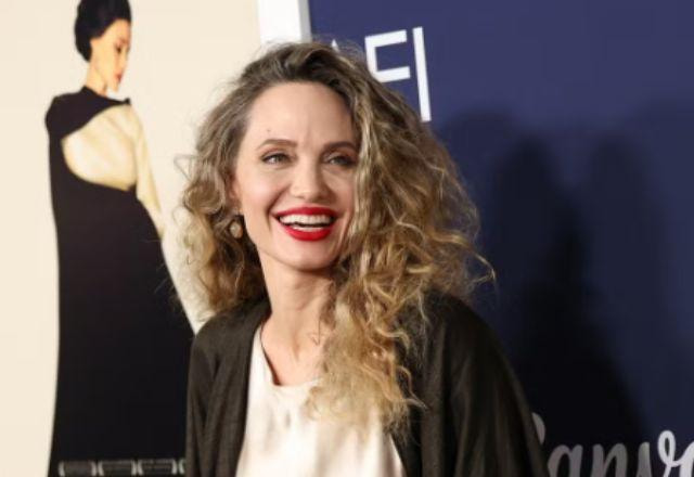 Angelina Jolie ressurge com  novo visual em evento de estreia de novo filme