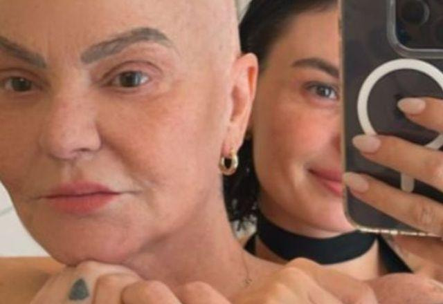  Isis Valverde  e mãe em foto