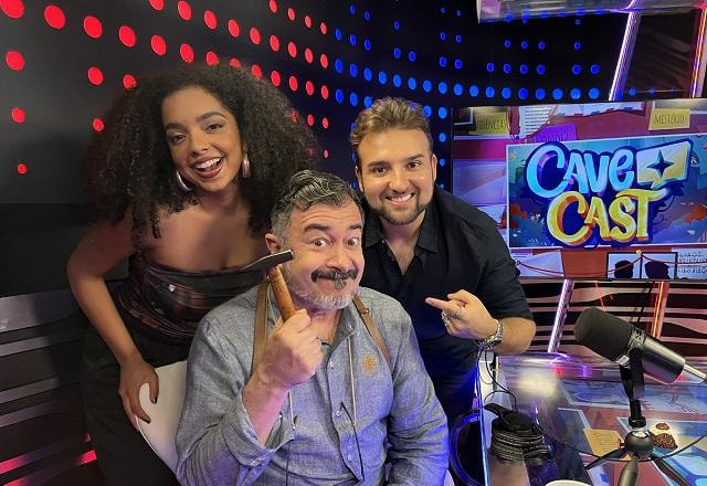 Laura Castro, Nicholas Torres e Theo Werneck no CaveCast.