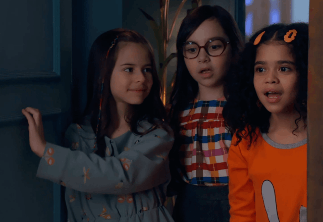 Meninas surpresas com novo quarto de Anna