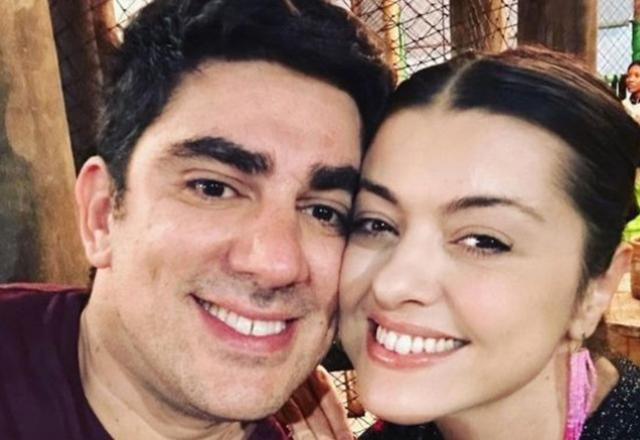 Marcelo Adnet e esposa