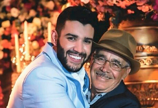 gusttavo lima e o pai abraçados