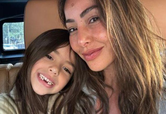 Sabrina Sato e Zoe em foto