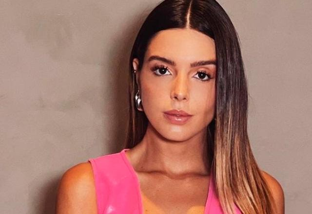 Giovanna Lancellotti posa para foto.