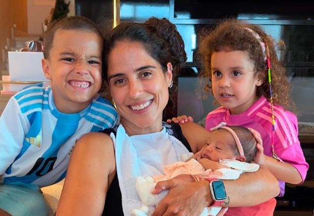 Camilla Camargo com os filhos e o irmão