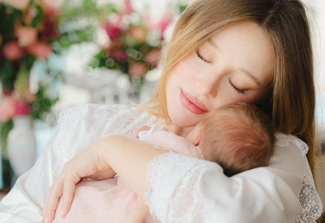 Duda Reis e a filha Aurora em foto