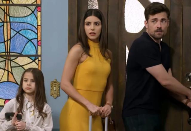 Anna, Gabriel e Pilar assustados após ver a diretora