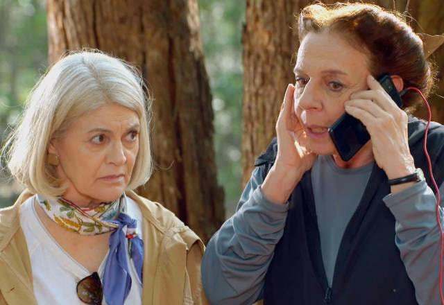 Shirley e Wanda tentam se comunicar com Anna