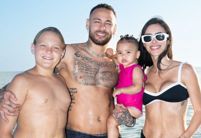 Bruna Biancardi, Neymar Jr, Mavie e Davi Lucca em foto