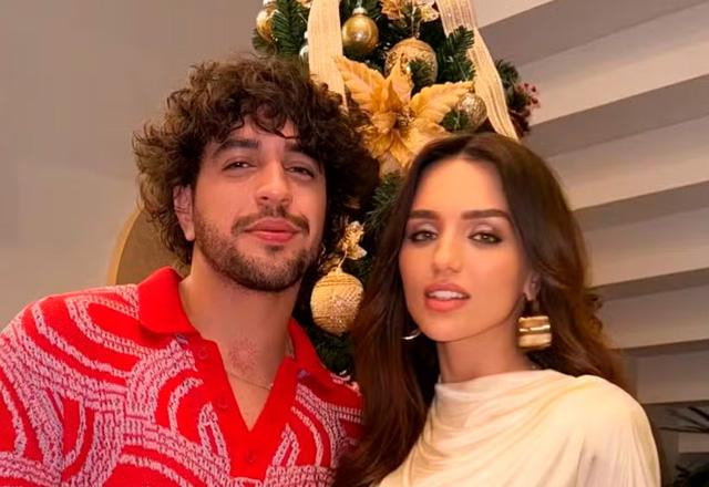 Nattan e Rafa Kalimann posam juntos para foto.