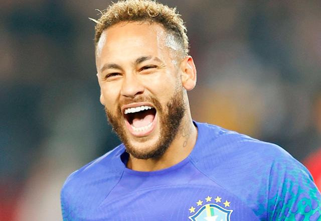 Neymar durante jogo de futebol do Brasil.