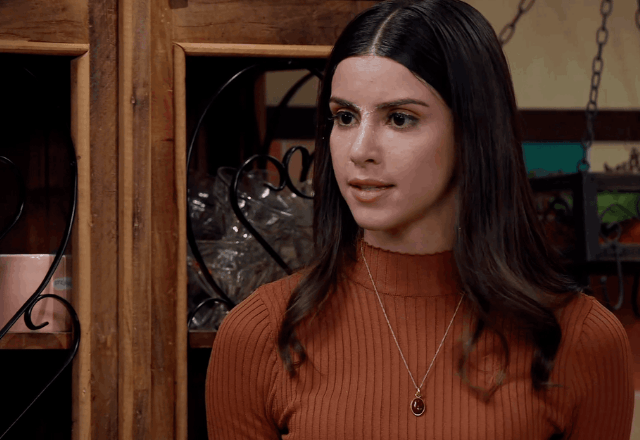 Pilar enfurecida após a tortada