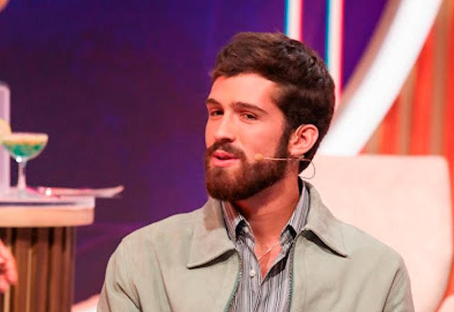 João Guilherme no palco do Sabadou com Virginia.