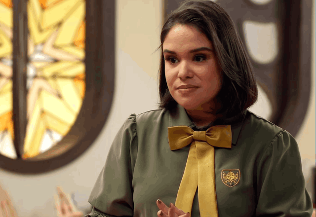 Elisa conversa sobre casamento com Pilar
